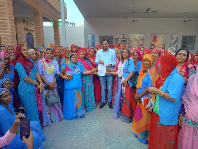 हनुमान बेनीवाल नागौर आवास पर आशा सहयोगिनी बहनों और किसानों से मुलाकात