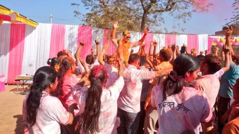 🎯 होली पर सांसद हनुमान बेनीवाल ने नागौर में किया स्नेह मिलन, पुलिस लाइन में भी मनाया गया उत्सव